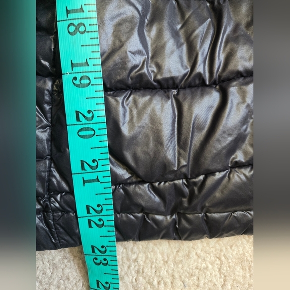 TOBOGGAN (TBGN)CANADA Featherless Lightweight Quilted PufferJacket - Medium - Picture 15 of 16